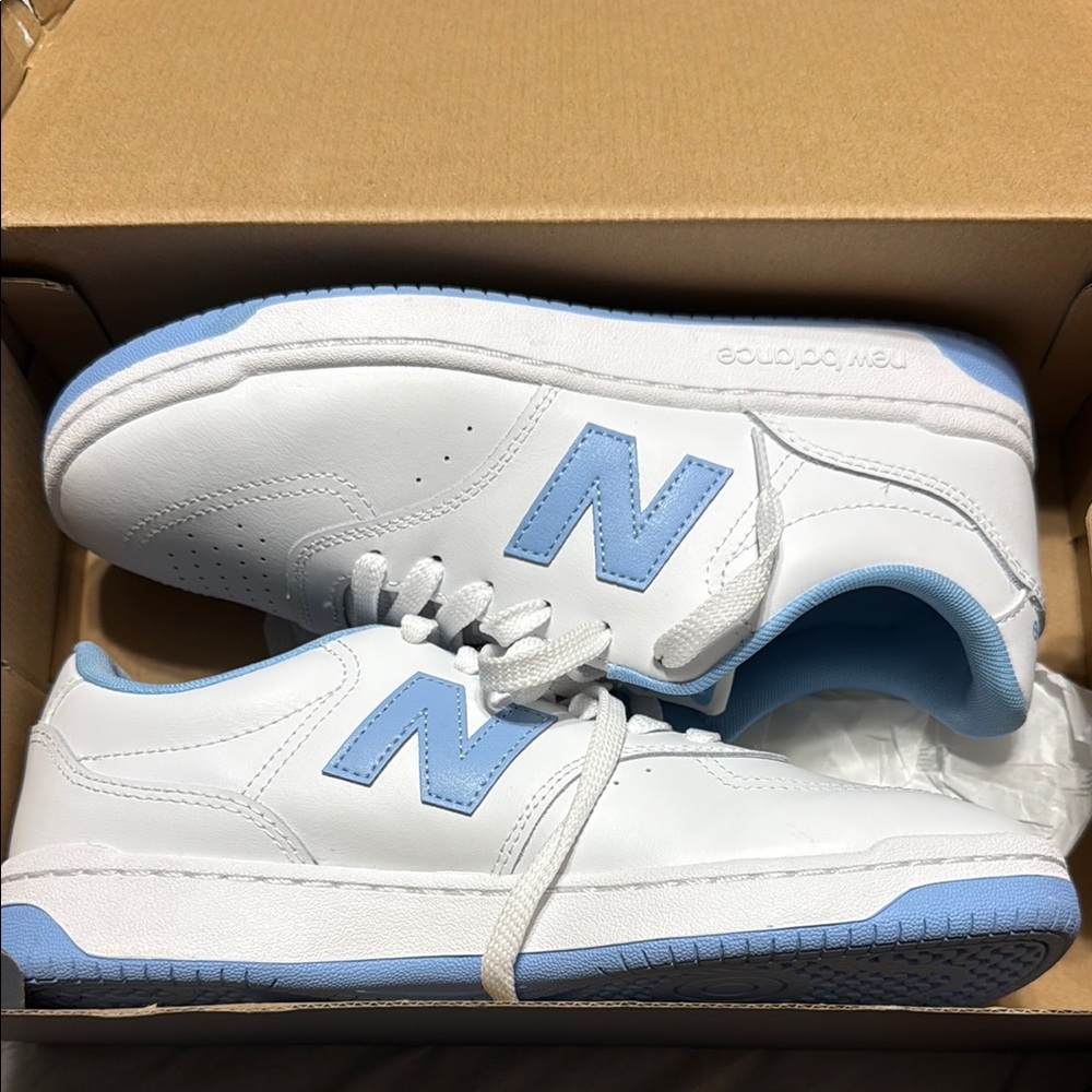 New Balance White and Blue Sneakers Versatile Low-Top Design